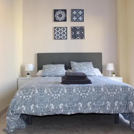 Apartment And New With Balcony Close To The 2ºb *